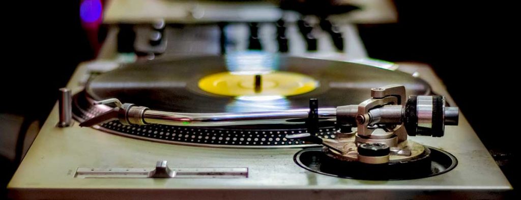 大阪の中古レコード買い取り店では、様々なジャンルのレコードを高価買い取りしております