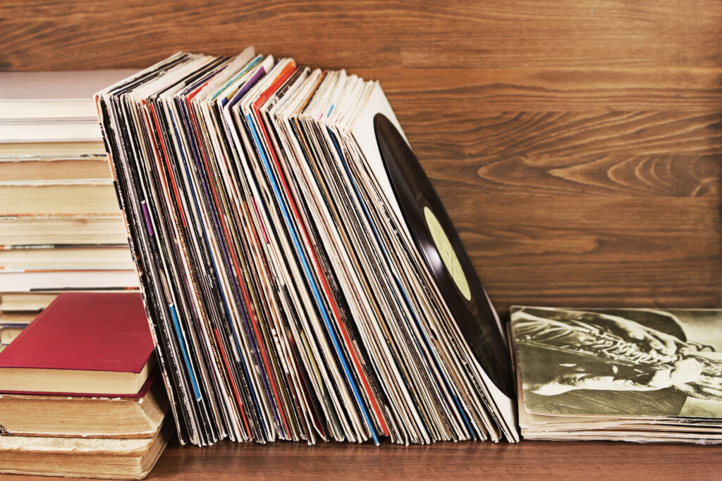 レコードを動かすだけで、遺品整理は一気に進みます。