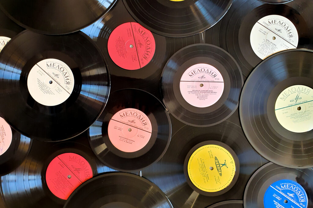 多数のドーナツ盤レコード