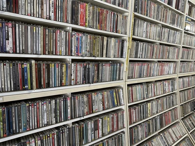 大阪府 老舗中古レコード店舗閉店案件 レコード・CD・DVD 約80万点を一括買取2