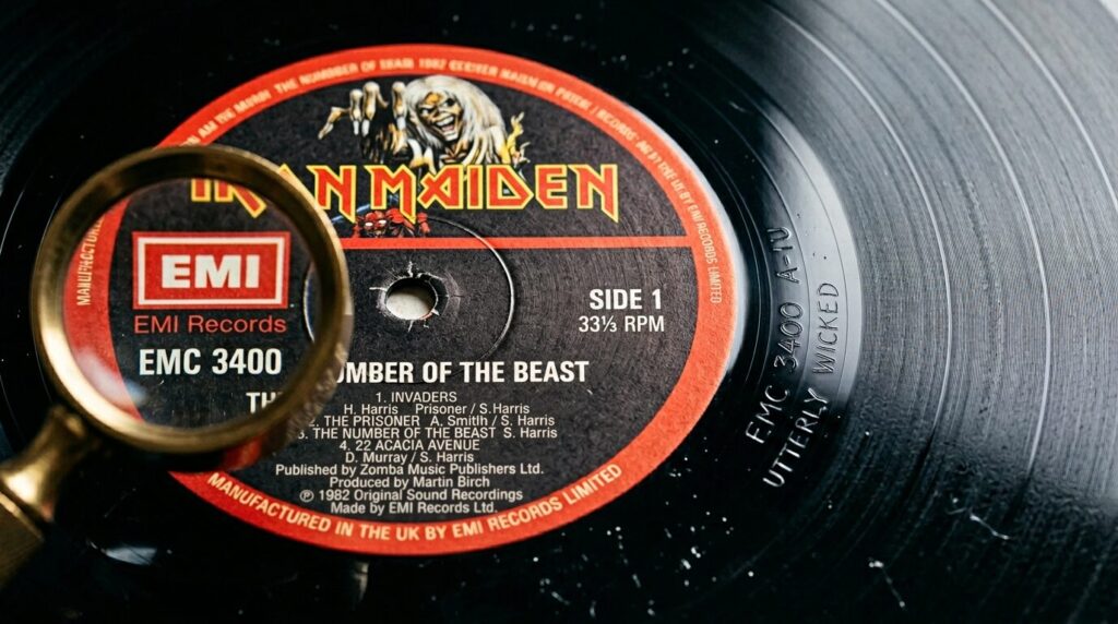 アイアン・メイデンのオリジナル・希少品を見分けるマニアックなポイント