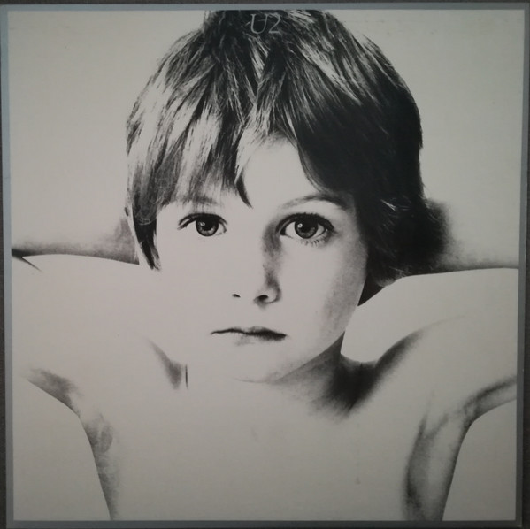 ロックの歴史を刻むデビュー作『BOY』のUK盤