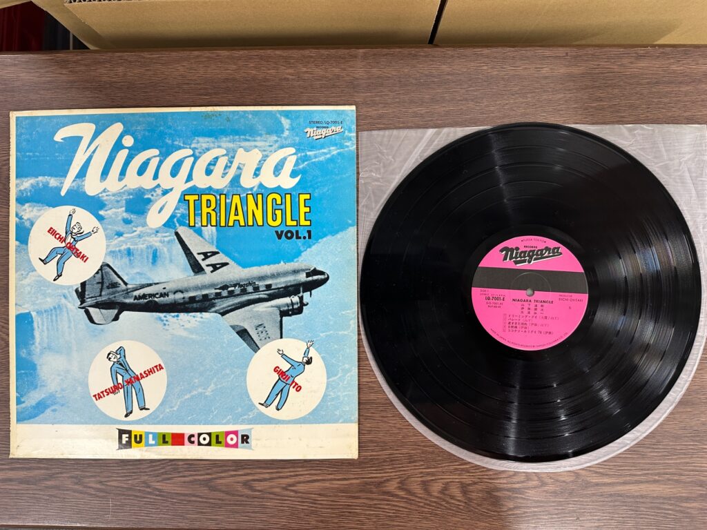 ナイアガラ・トライアングルのレコードジャケットと盤面