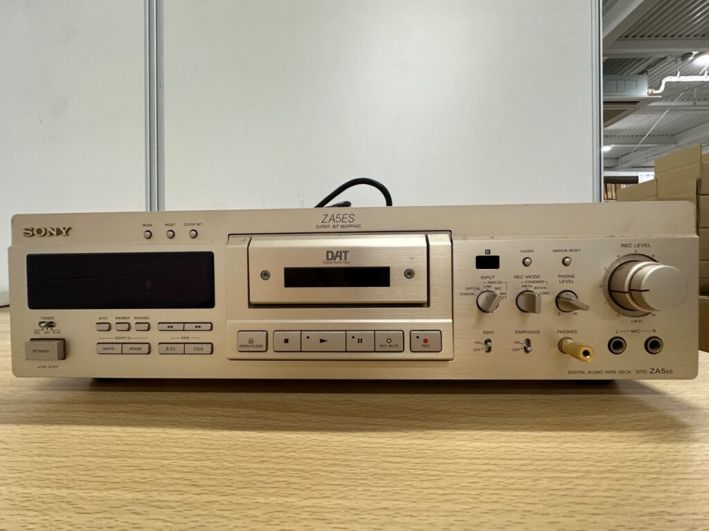 SONYのDATデッキ DTC-ZA5ES