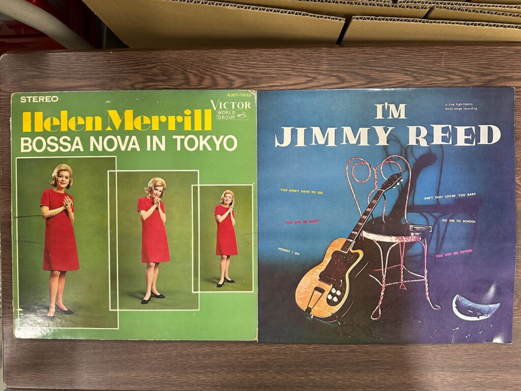 ジャズLPのレコードジャケット2枚。ヘレン・メリル「BOSSA NOVA IN TOKYO」とジミー・リード「I’M JIMMY REED」