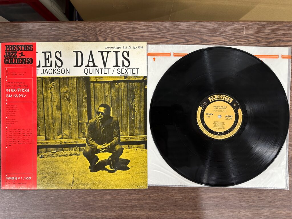マイルス・デイヴィスとミルト・ジャクソンのジャズレコードのジャケットと盤面