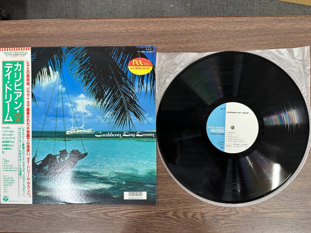 カリビアン・デイ・ドリームのジャケットとレコード盤。レンタルレコードのシール付き。