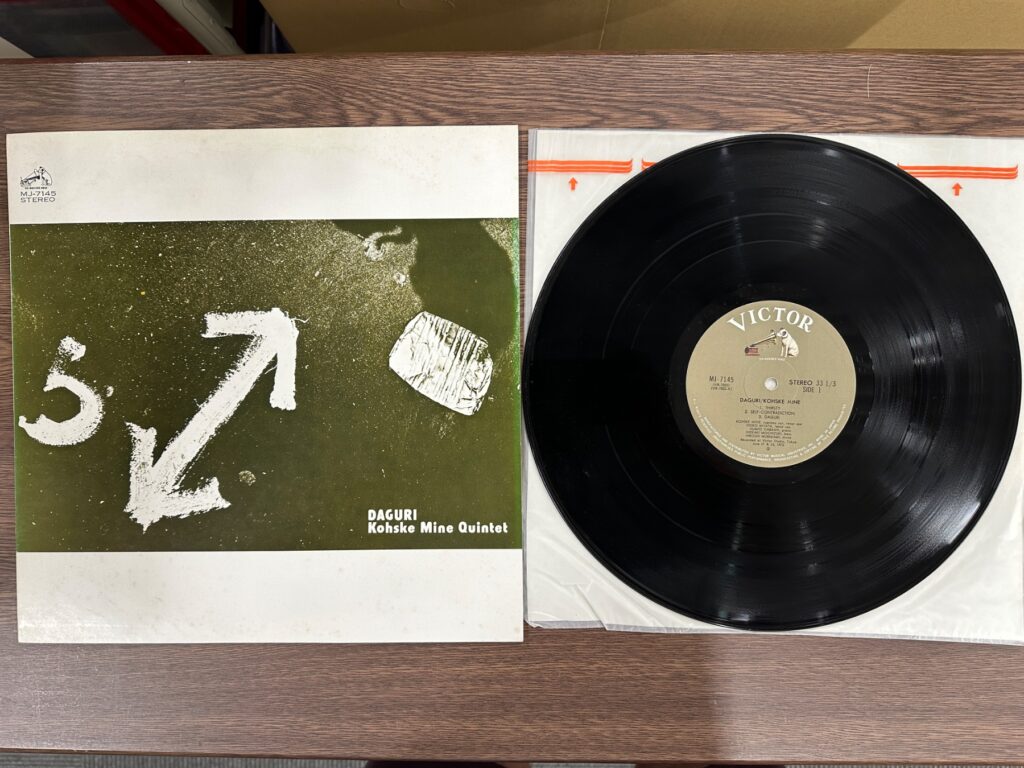 峰厚介クインテット『ダグリ』のジャケットとレコード盤。