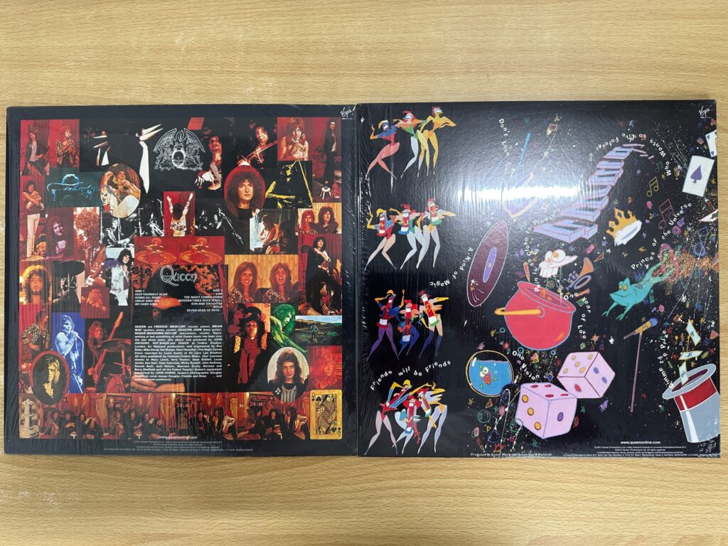 クイーンのLPレコードのジャケット写真、未開封品を含む2枚の見開き