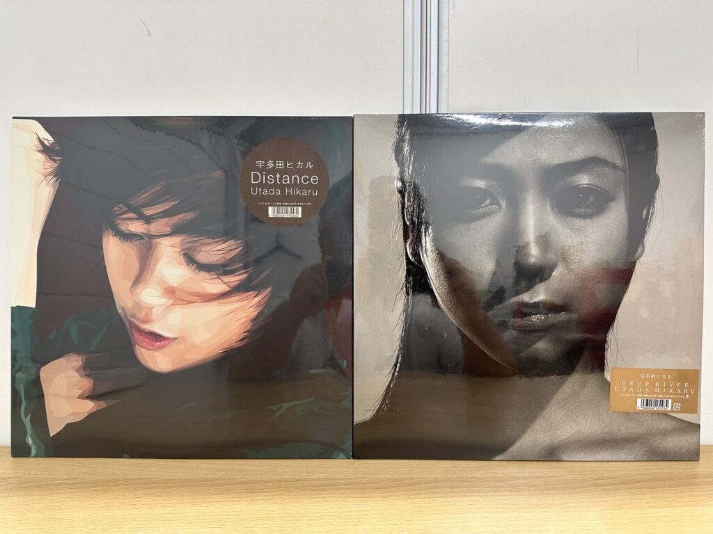 宇多田ヒカルのLPレコード「Distance」と「Deep River」のジャケット2枚