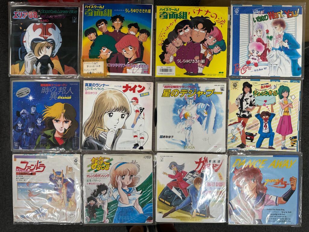 アニメ・特撮のレコードジャケットが並んだ写真