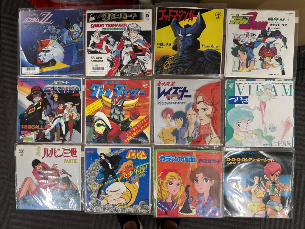 アニメ・特撮のレコードジャケットが並んだ写真