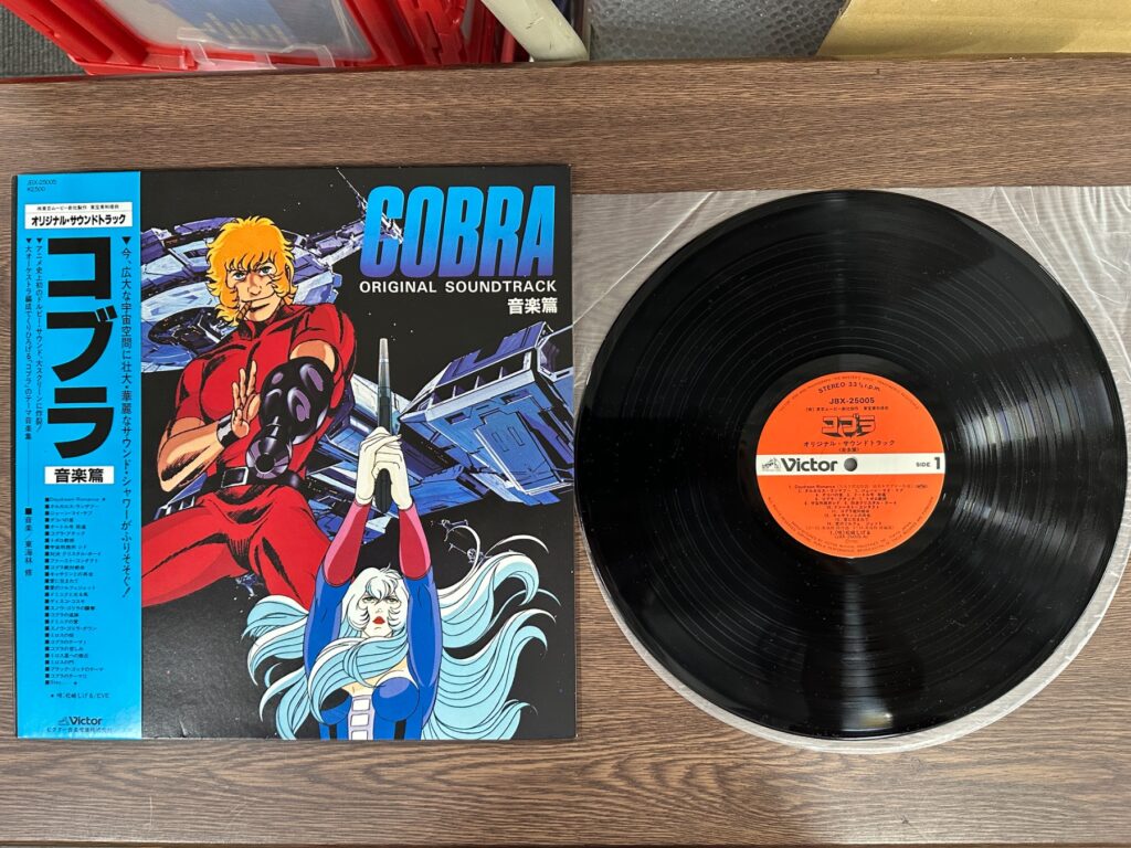 アニメ『コブラ』のオリジナルサウンドトラックLPとレコード盤