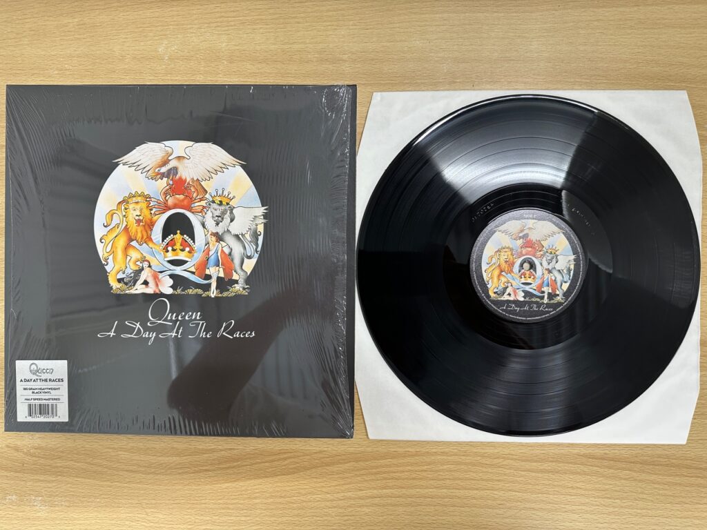 Queen『A Day At The Races』の未開封LPレコードと盤面