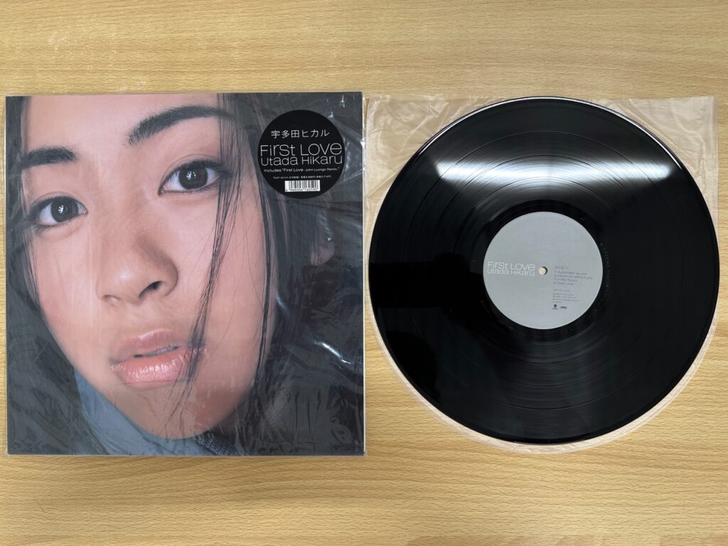 宇多田ヒカル『First Love』の未開封レコードと盤面