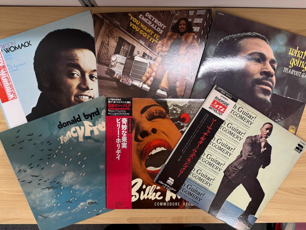 ジャズやソウルのレコードジャケットが並んだ買取品の写真