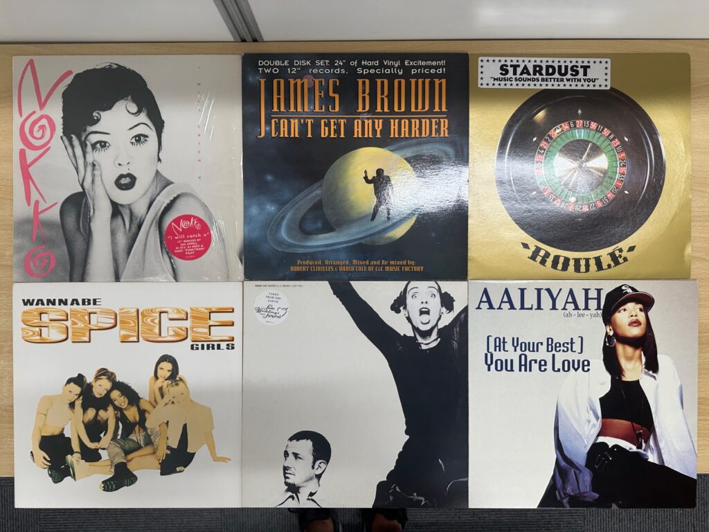 洋楽・ダンスミュージックの12インチレコード6枚。James Brown、Stardust、Spice Girls、Aaliyahなどのジャケットが並ぶ。