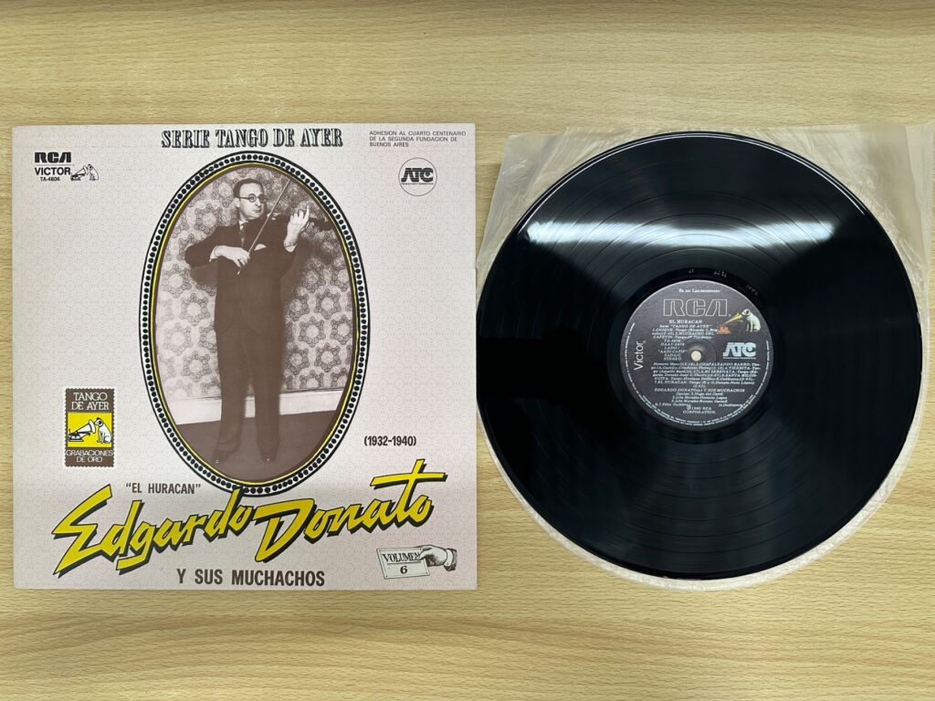 エドガルド・ドナート楽団『El Huracan』のジャケットと黒いLPレコード（RCA Victor TA-4806）