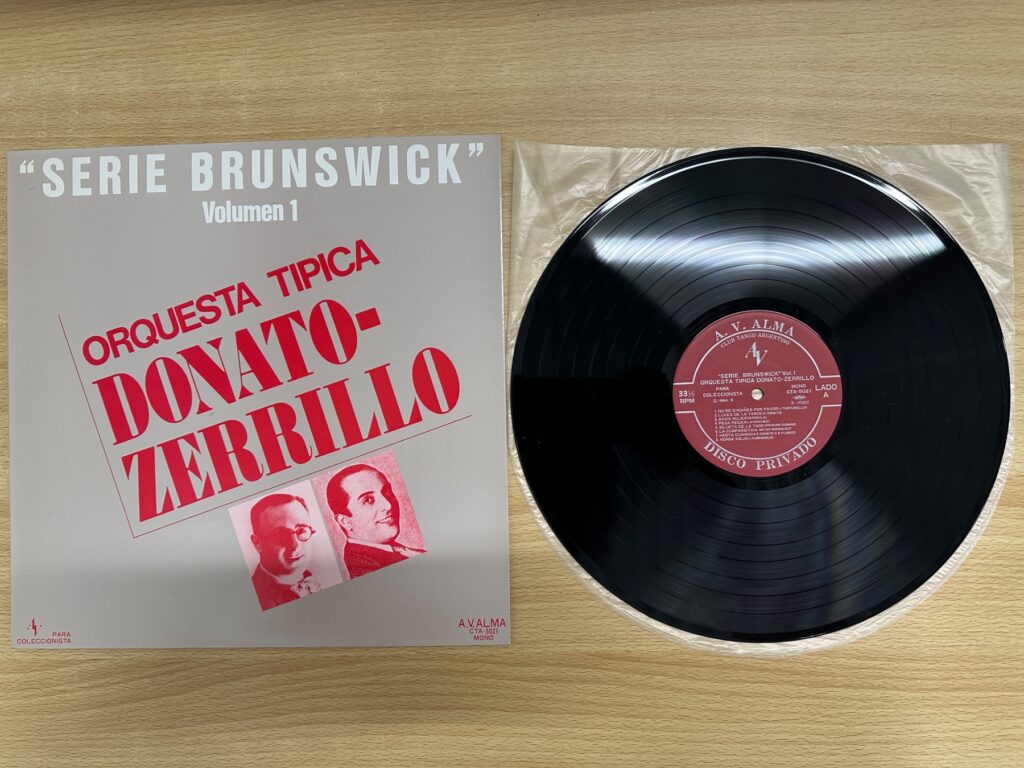 ドナート＝セリジョ楽団のLPレコード「Serie Brunswick」Volumen 1のジャケットと盤面