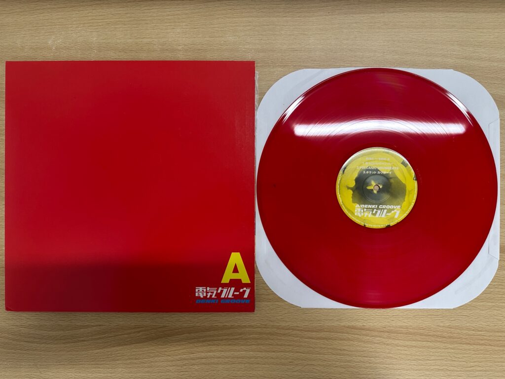 電気グルーヴ『A』の赤いレコード盤とジャケット