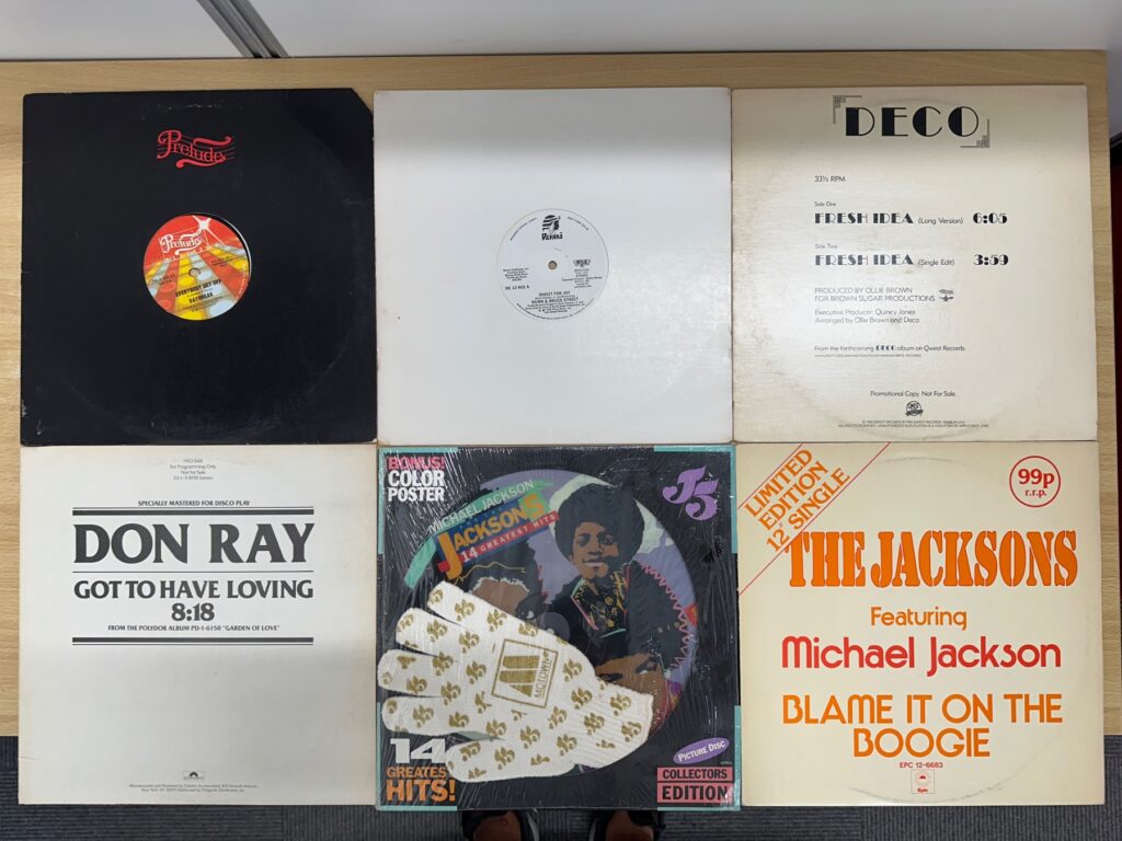 洋楽のレコードジャケット6枚を並べた査定対象品。マイケル・ジャクソンやジャクソンズ、DECOなどが見える。