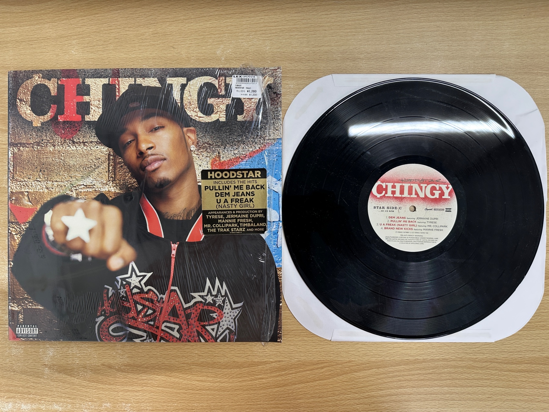 Chingy『Hoodstar』のジャケットとレコード盤を並べた写真